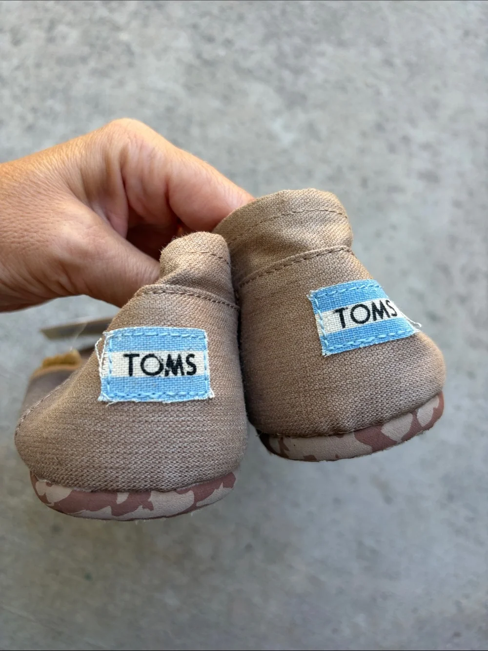 Toms Men’s Classic canvas slip ons nwt earth wise color sand recyclable 11Us